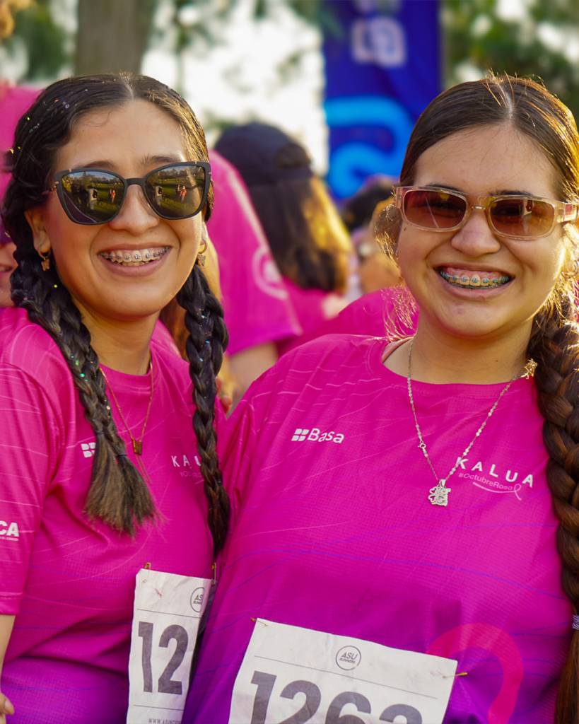 Participantes del equipo compartiendo la jornada de Octubre Rosa.
